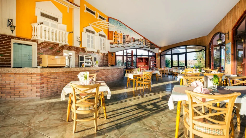 الفندق بيراميزا ايزيس ايلاند ريزورت - أسوان